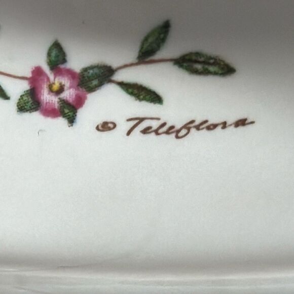 Vintage Ceramic Jello Bundt Cake Mold Baking Pan, Kitchen Wall Décor Teleflora - Picture 6 of 7